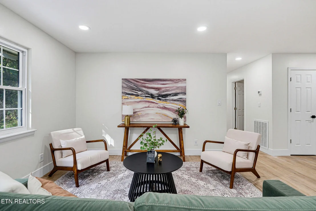 Photo of 845 W Outer Drive