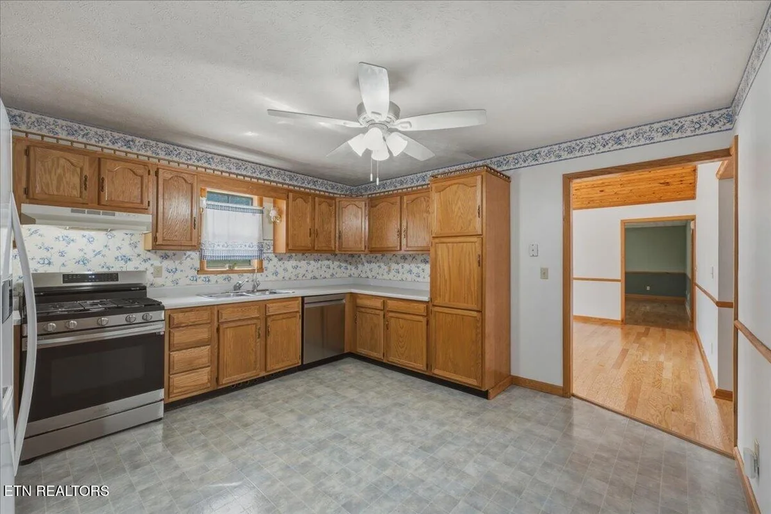 Photo of 142 Oak Drive