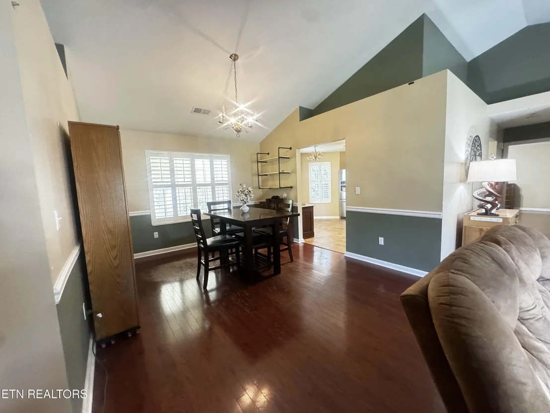 Photo of 1663 Maremont Rd