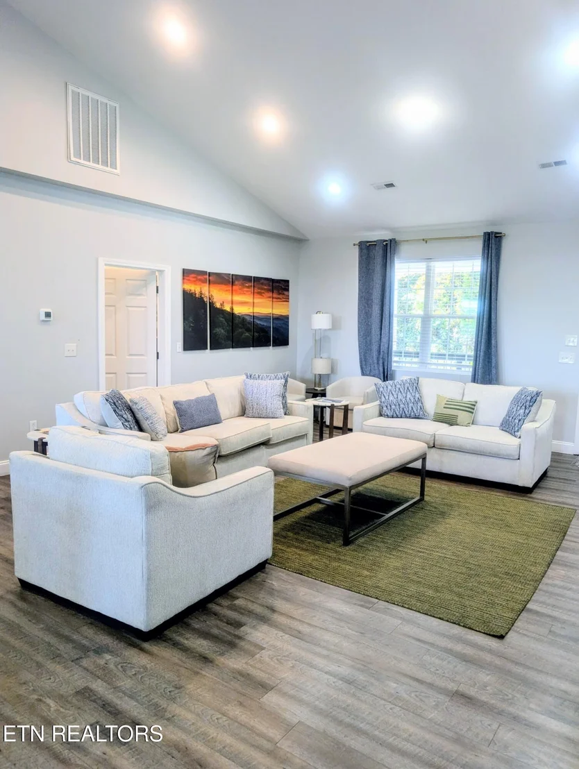 Photo of 1720 Mountain Drive