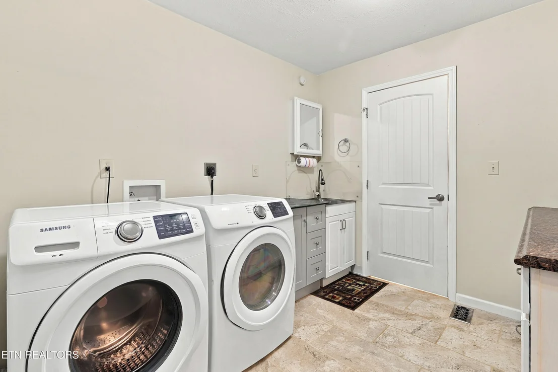 Photo of 2021 Compton Court