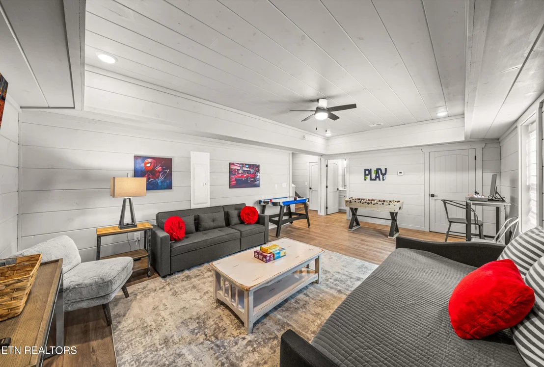 Photo of 2876 Sequoia Rd