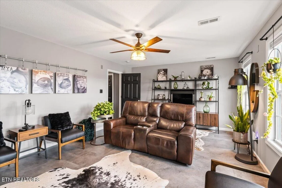 Photo of 6101 Starflower Lane