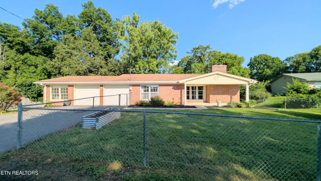 Photo of 821 Commanche Drive