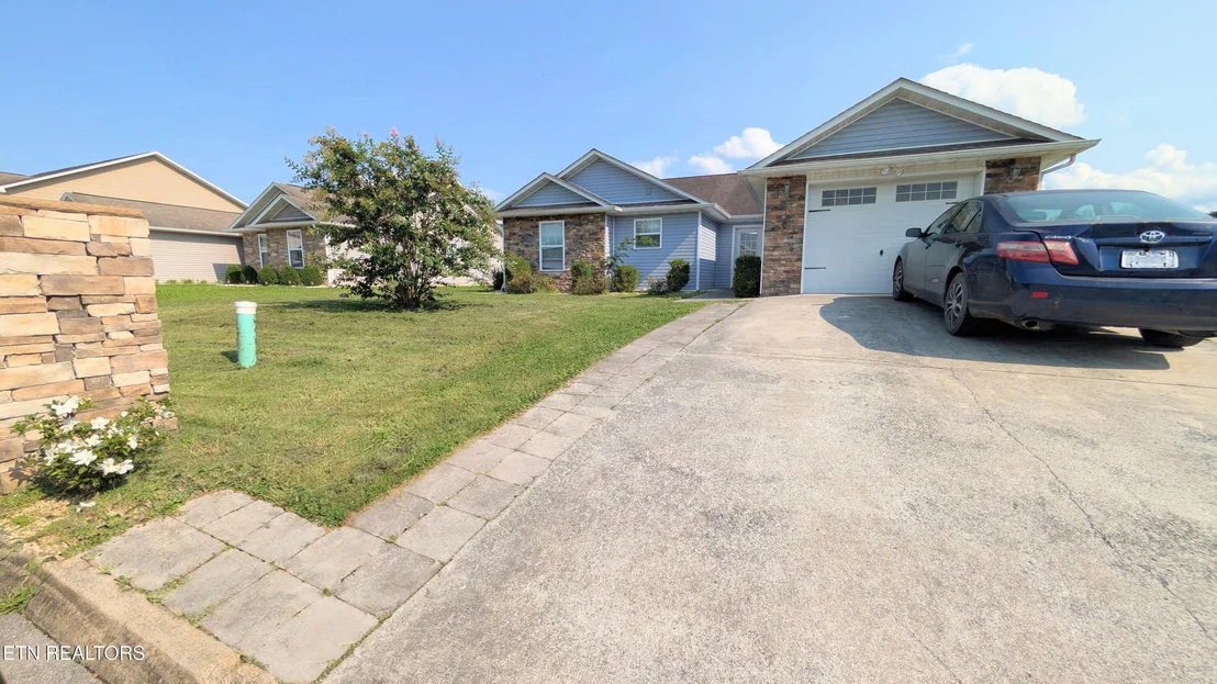Photo of 447 Cornus Ave