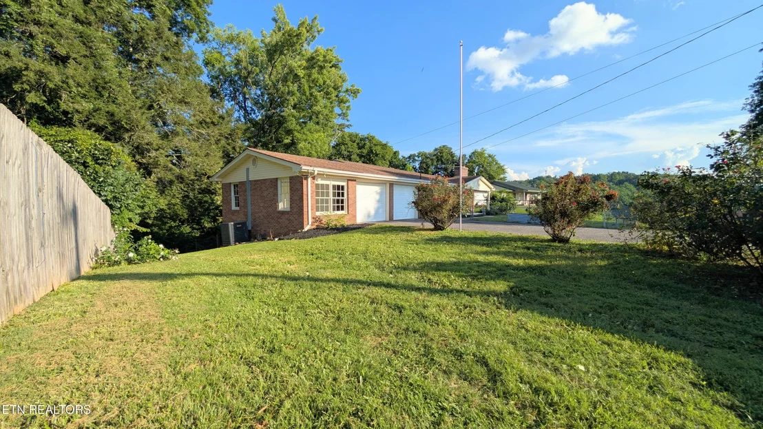 Photo of 821 Commanche Drive