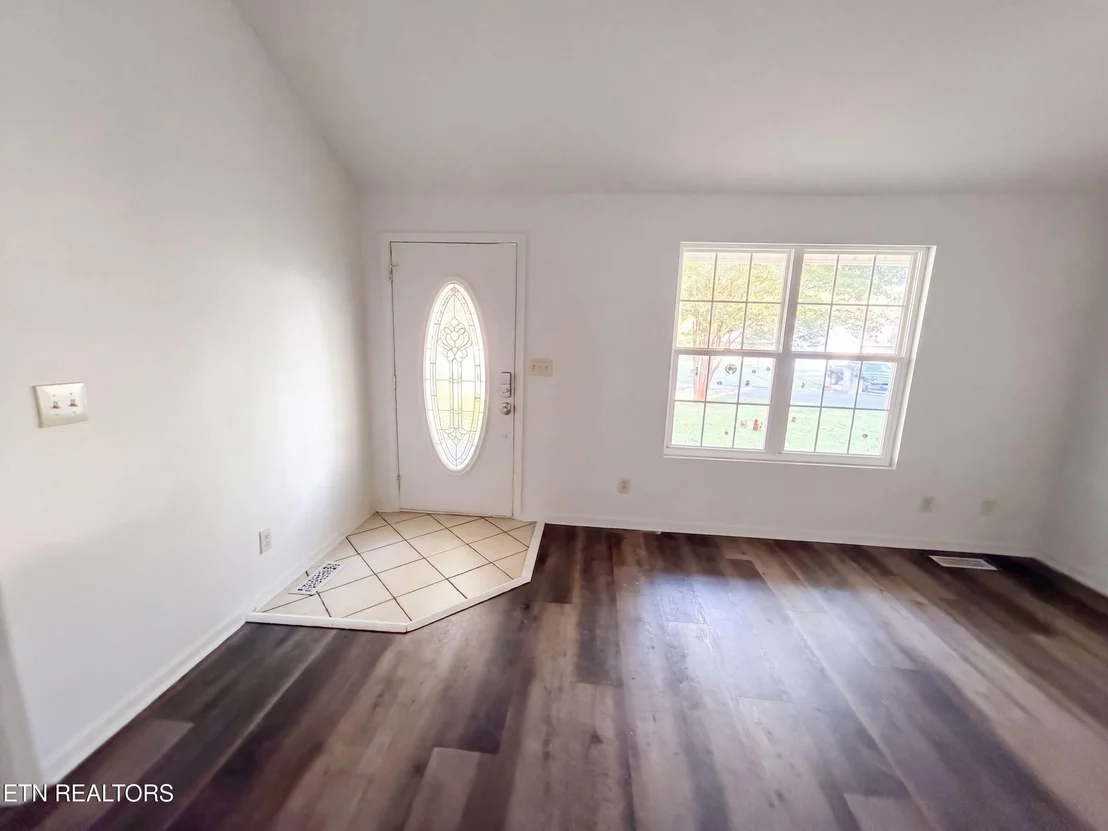 Photo of 141 Meadowview Lane
