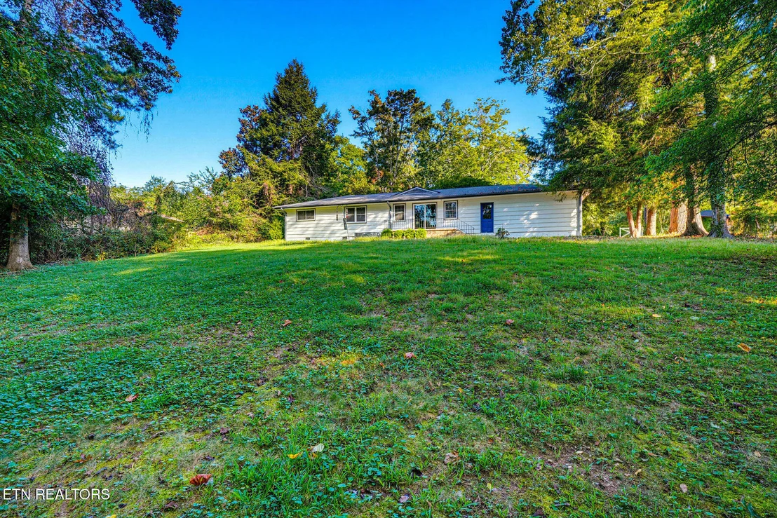 Photo of 845 W Outer Drive