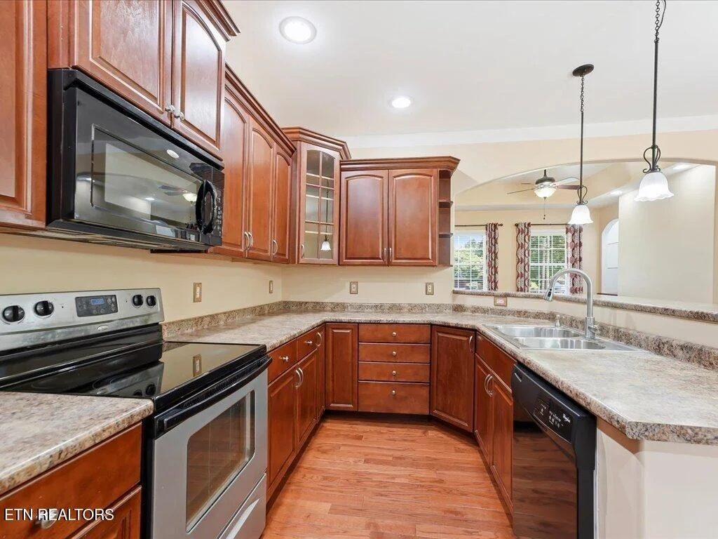 Photo of 985 Claudette Drive