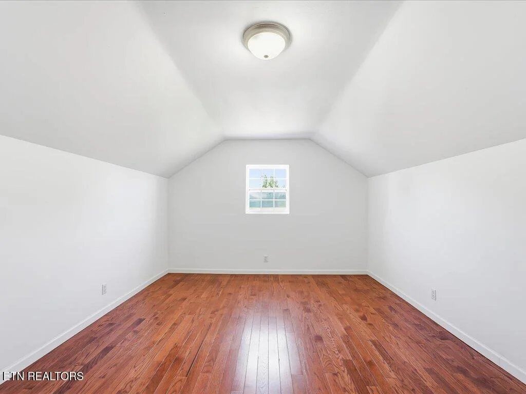Photo of 985 Claudette Drive