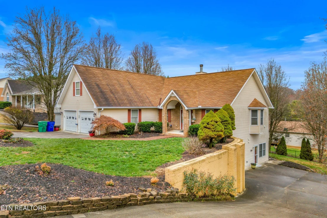 Photo of 1401 Brookfield Drive