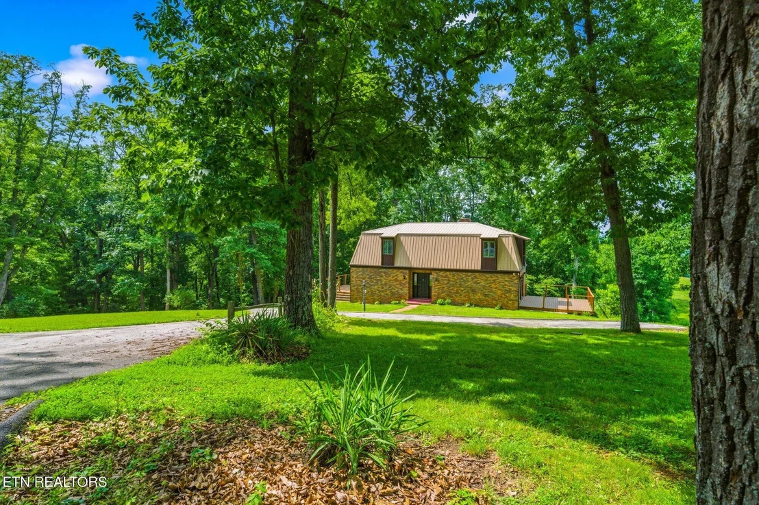 Photo of 960 Cave Rd