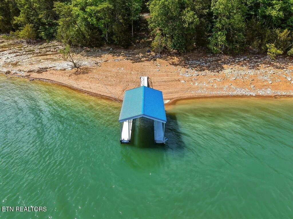 Photo of 311 Alberts Cove