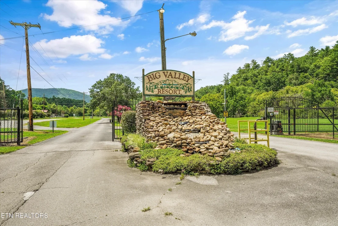 Photo of 844 Peacock Ridge Rd