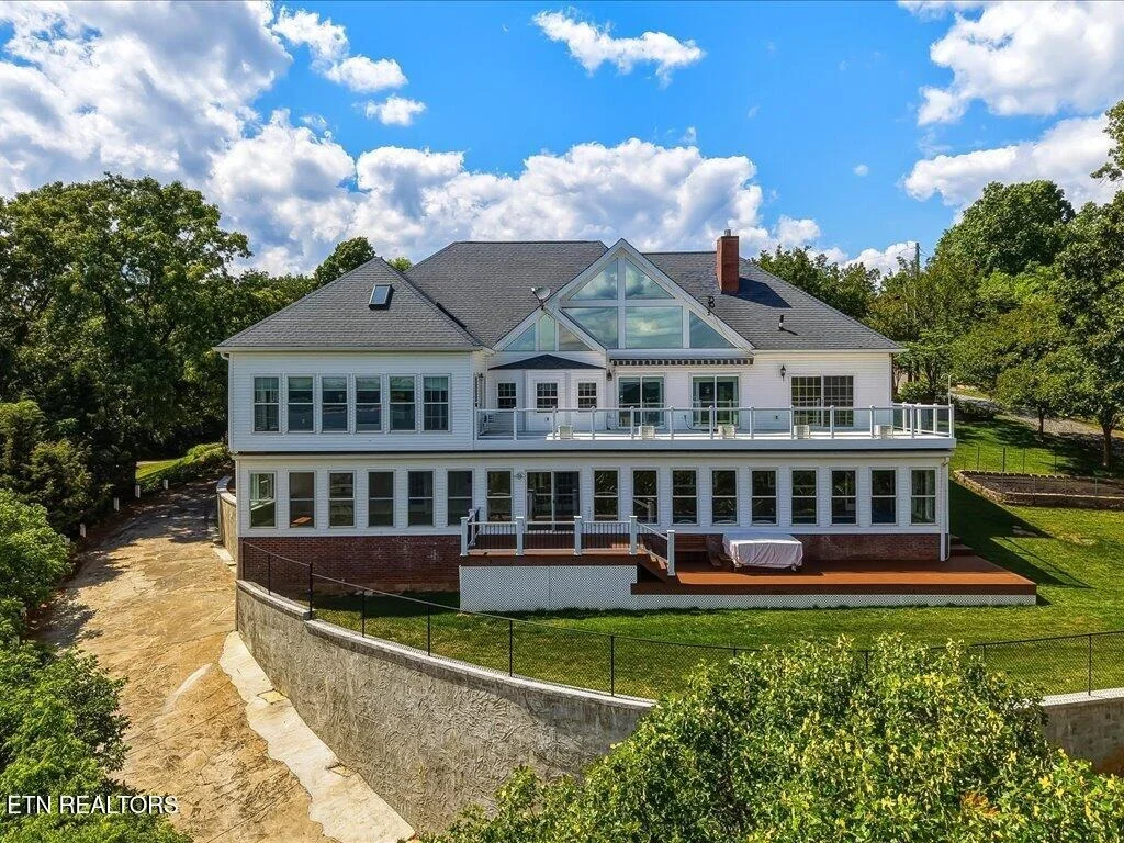Photo of 311 Alberts Cove