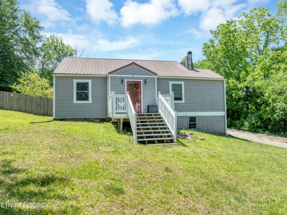 Photo of 400 Slack Rd