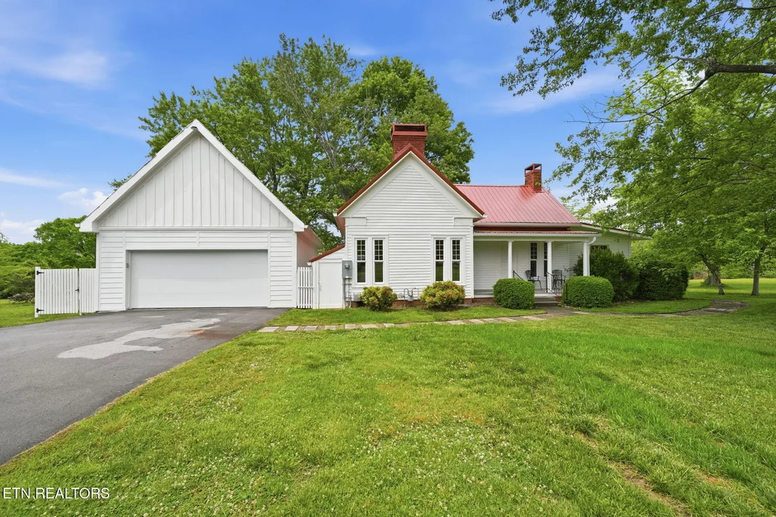 Photo of 240 Maplehurst Lane