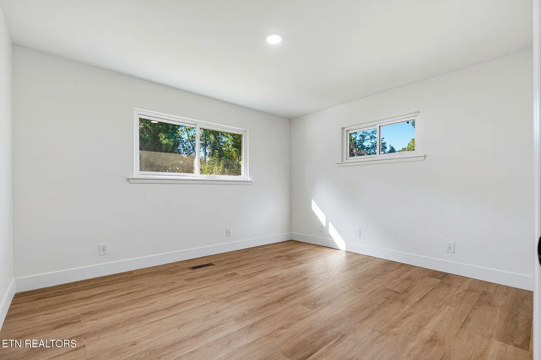 Photo of 845 W Outer Drive