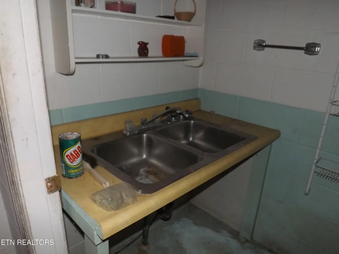 Photo of 188 White Ave