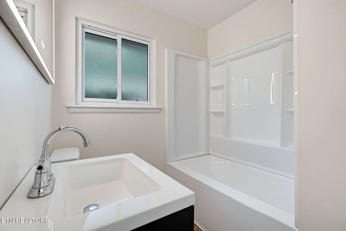 Photo of 845 W Outer Drive
