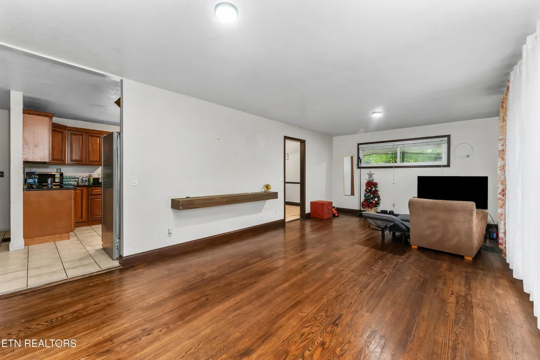Photo of 561 Robinson Drive