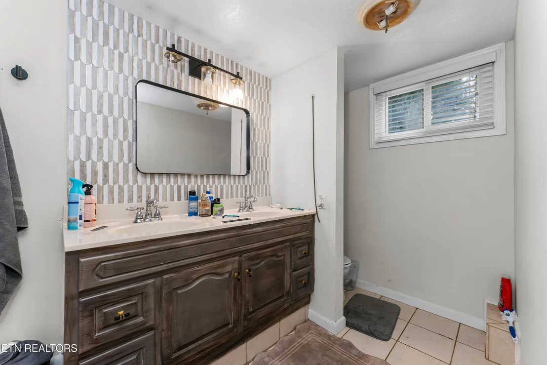 Photo of 561 Robinson Drive