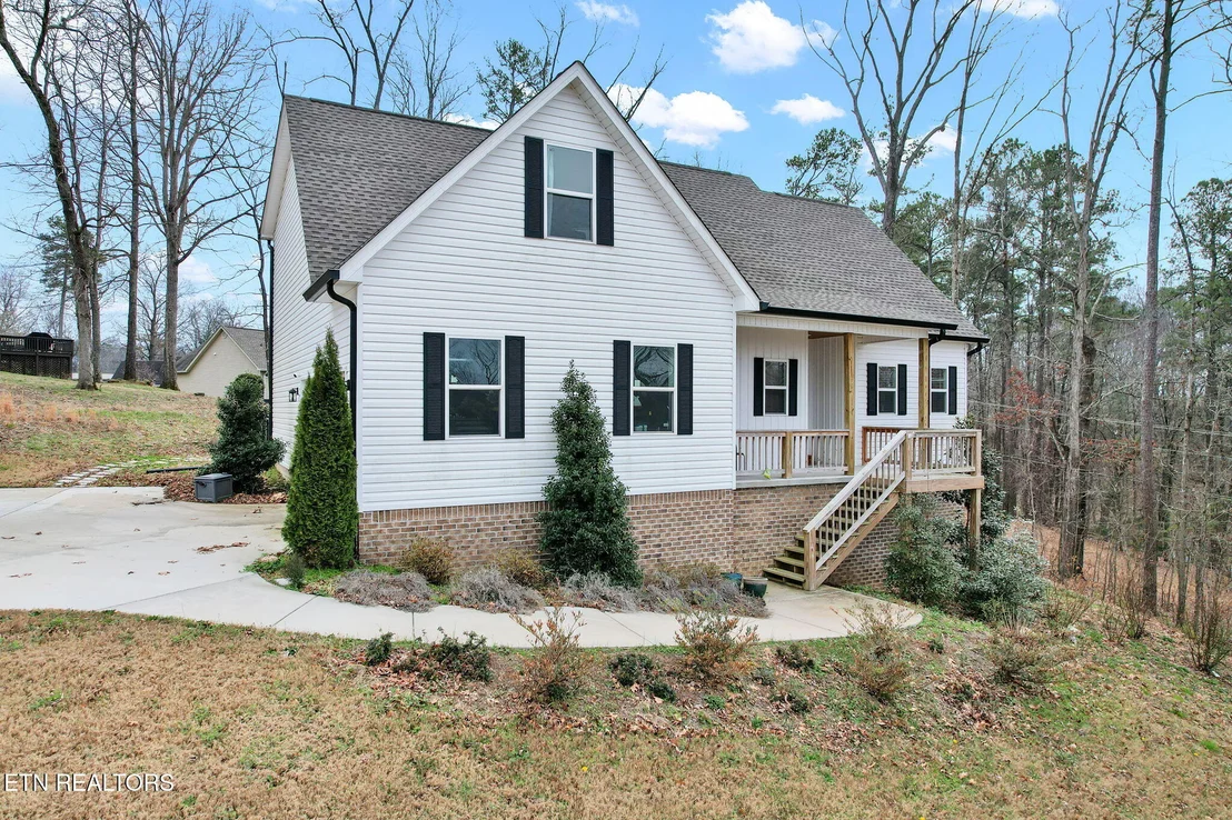 Photo of 110 NE Quail Run
