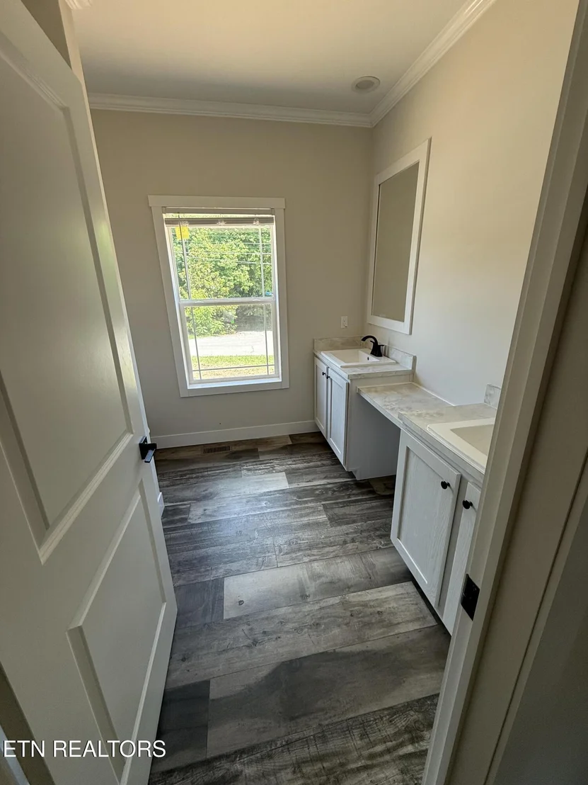 Photo of 705 Robin Drive