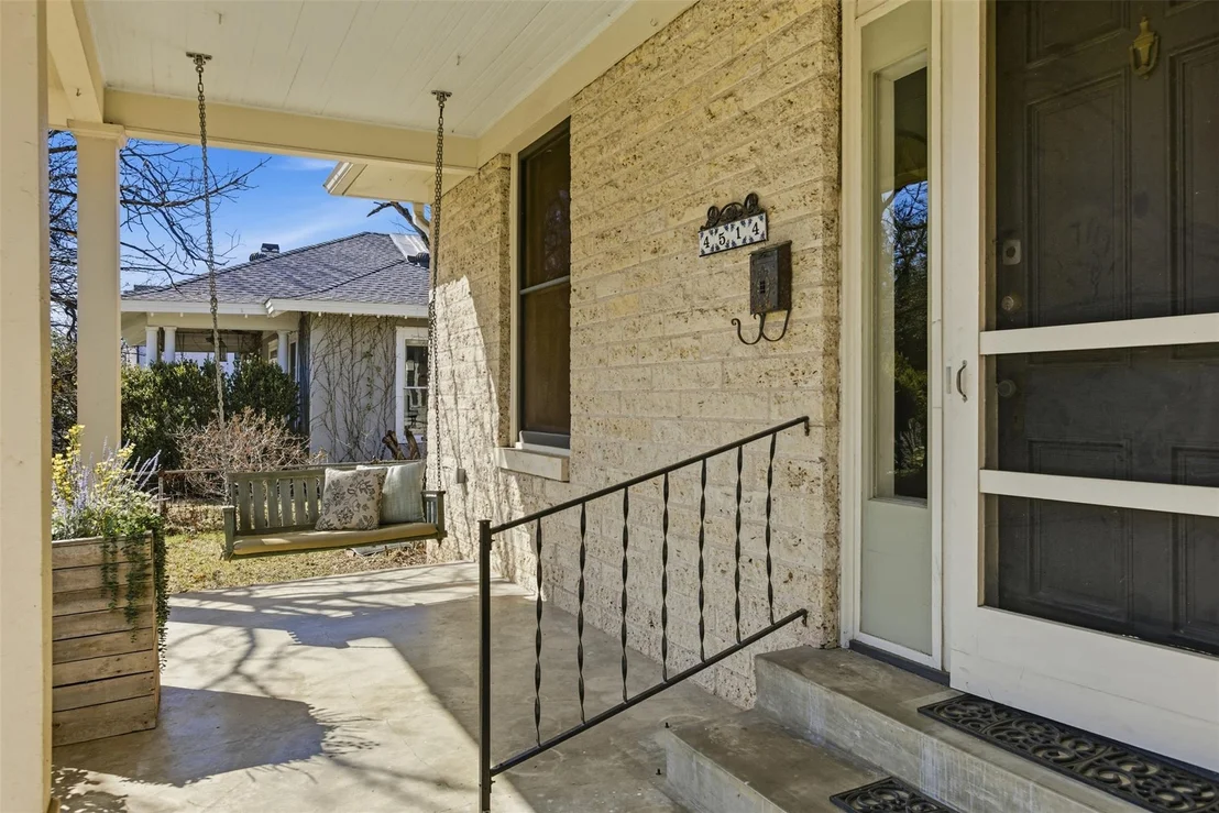Photo of 4514 Caswell Ave