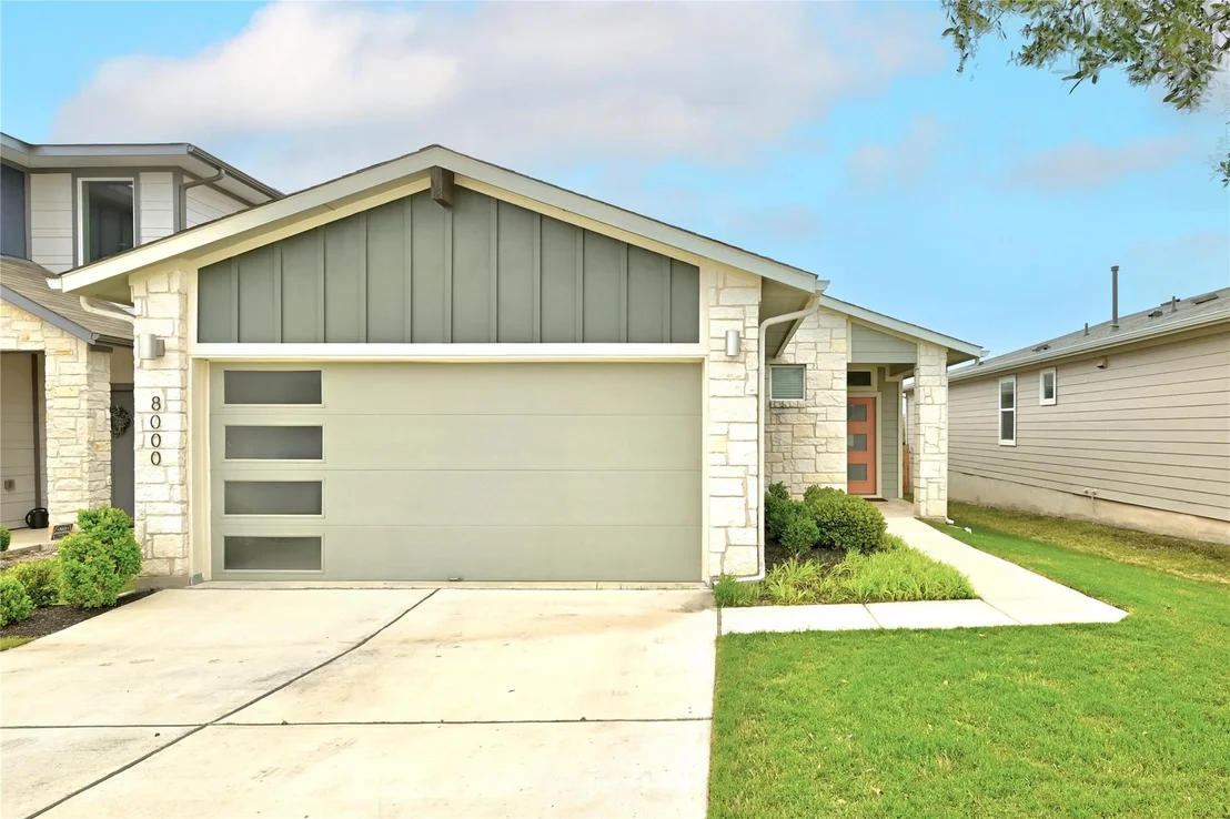 Photo of 8000 Linnie LN