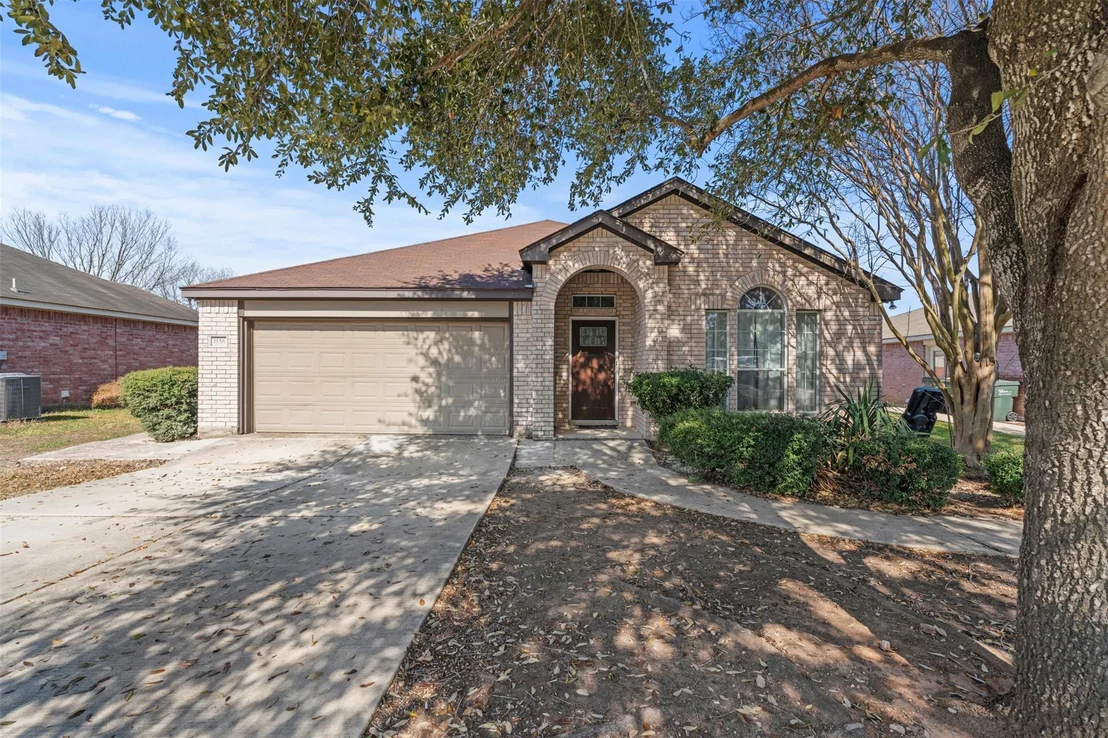 Photo of 1156 Woodlands DR
