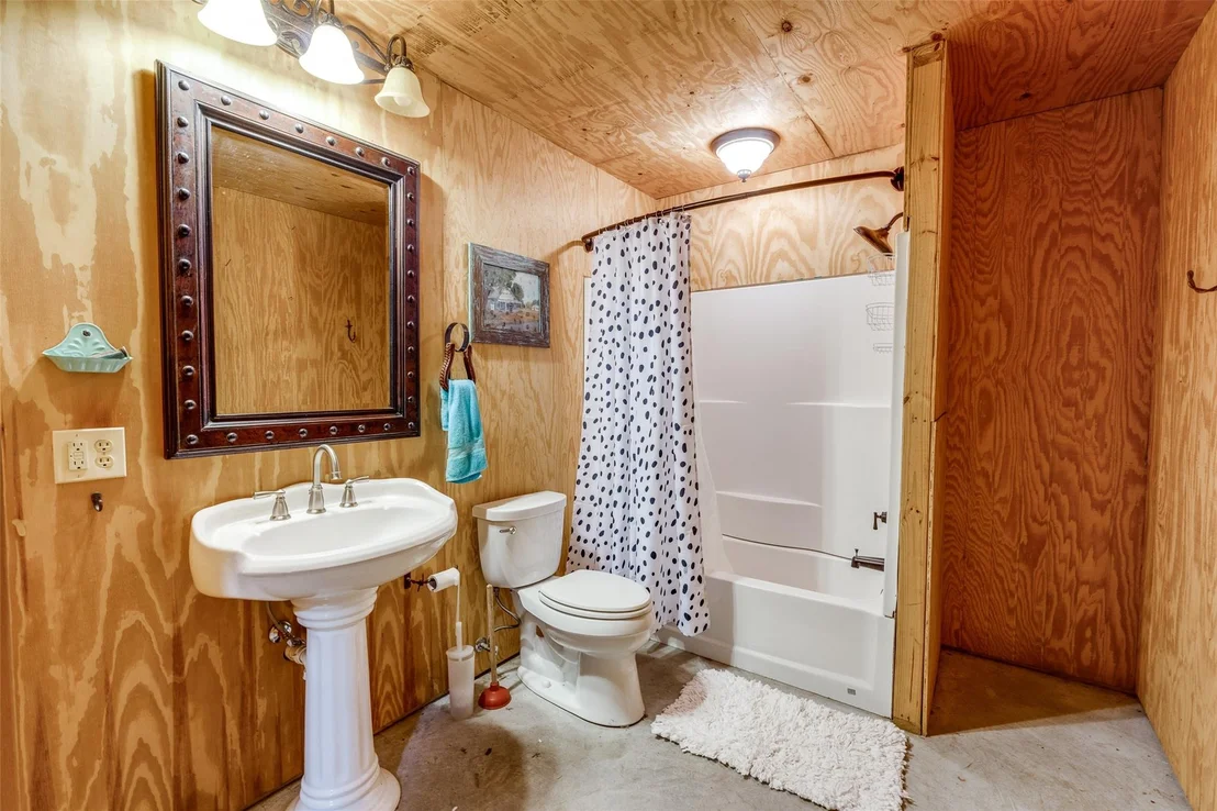Photo of 237 County Rd 415