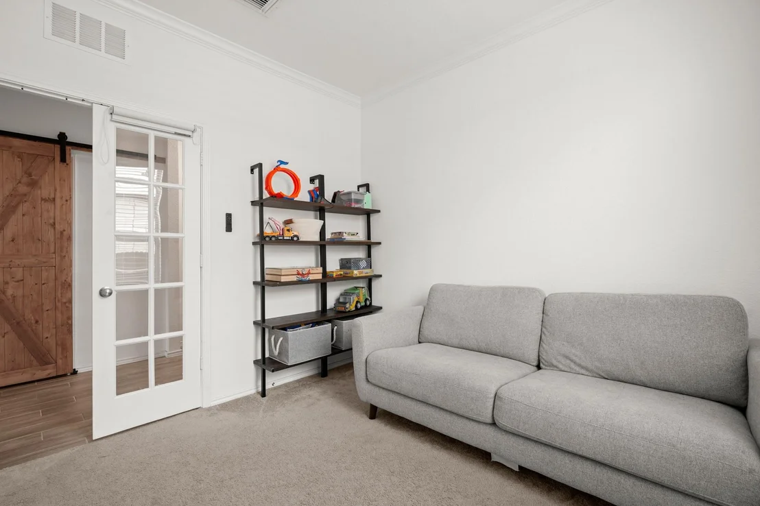 Photo of 500 Pickrell LOOP