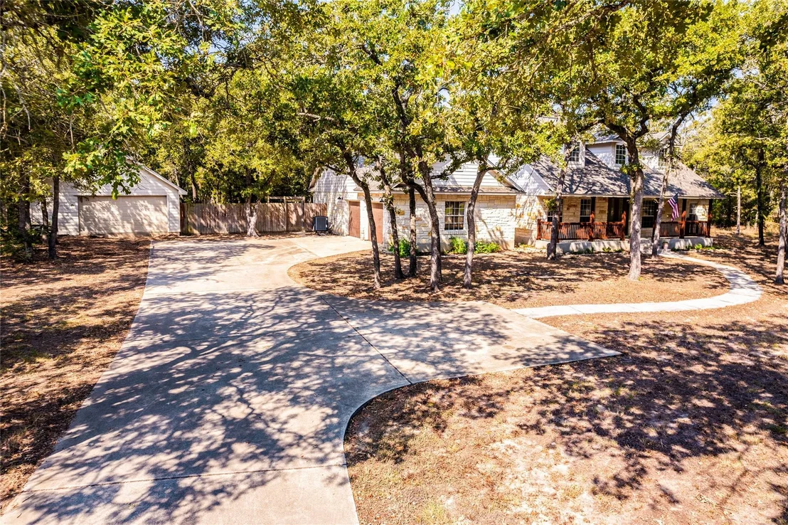 Photo of 517 Arbors CIR