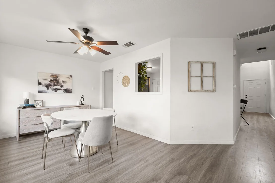 Photo of 1812 Sylvia LN
