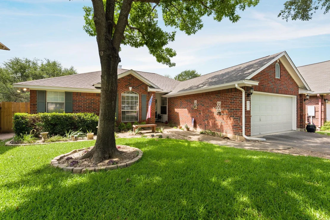 Photo of 810 Hilltop DR