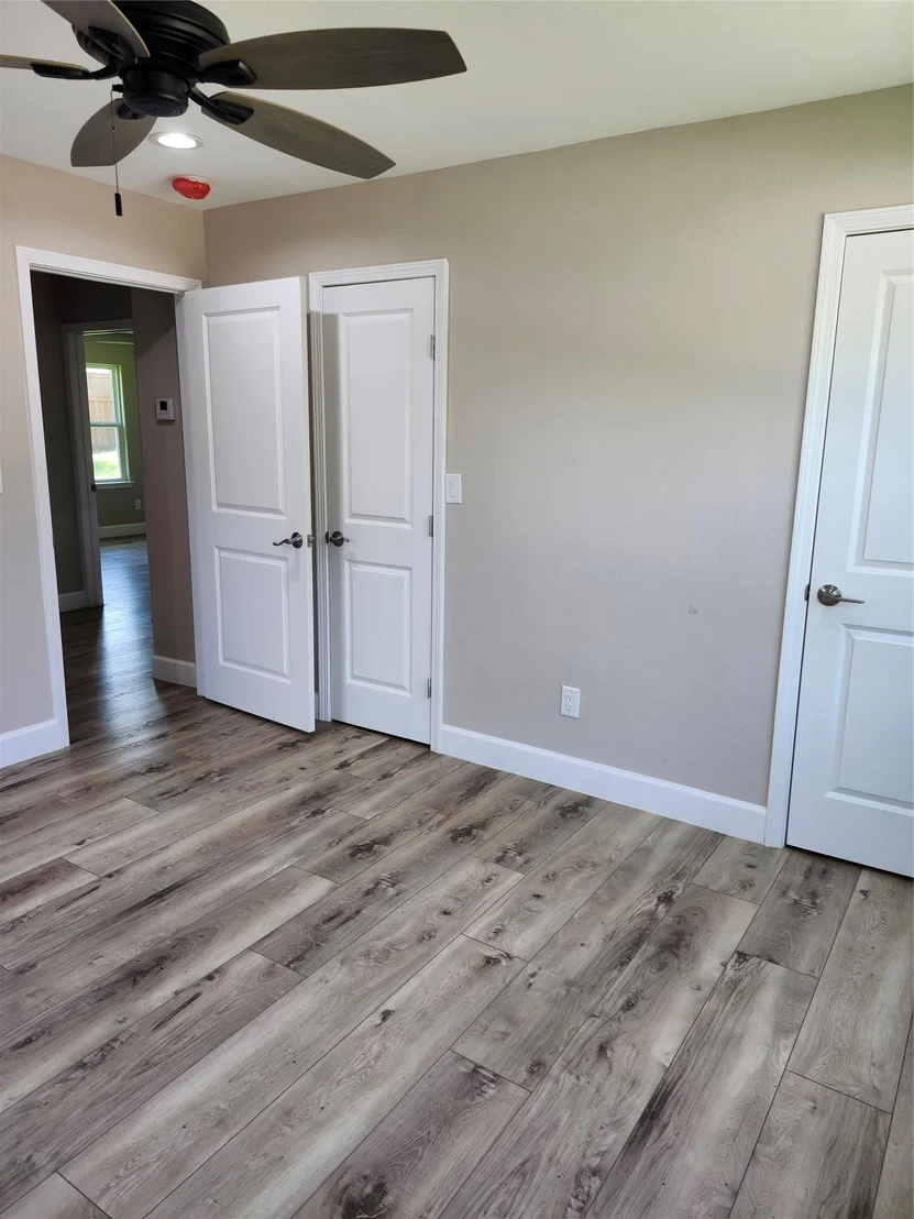 Photo of 209 W Victory Ave