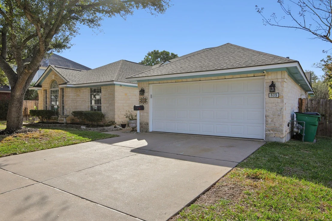 Photo of 809 Clarence Bohls LN