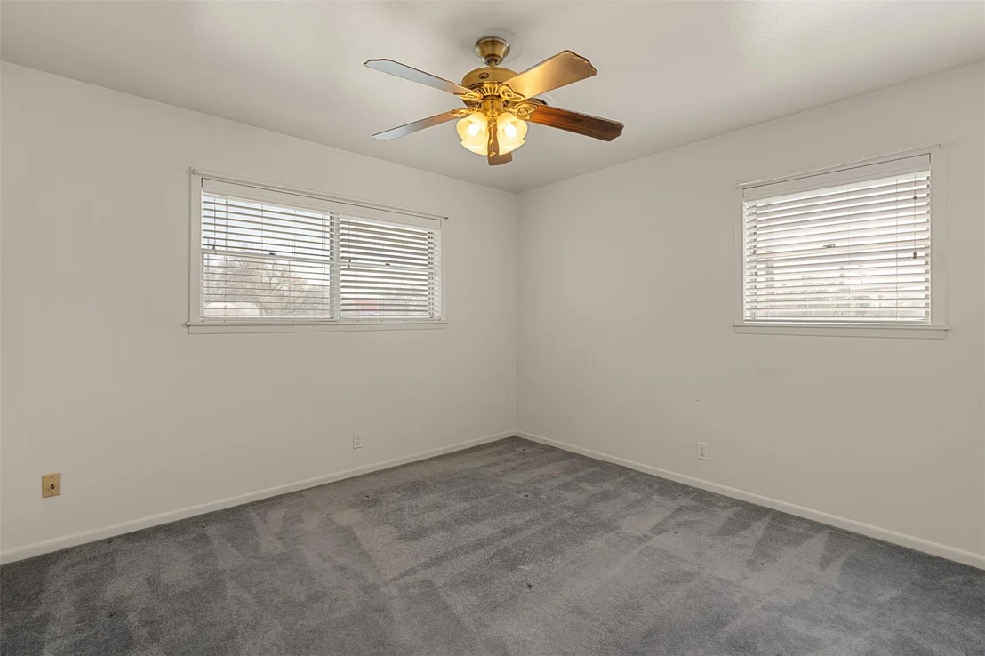 Photo of 305 Shannon LN
