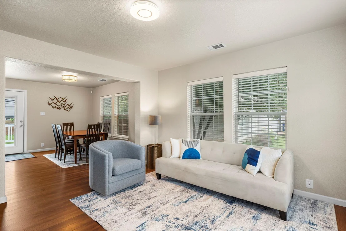 Photo of 8601 Putnam DR