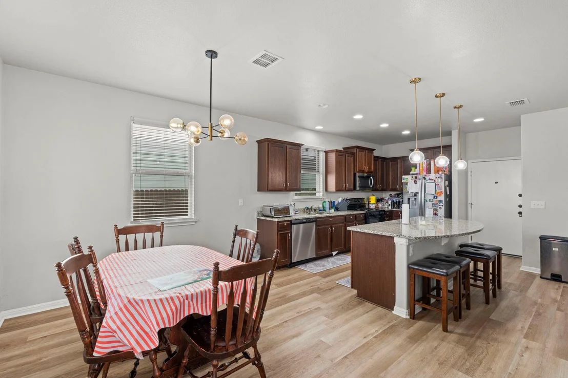 Photo of 424 Wapiti RD