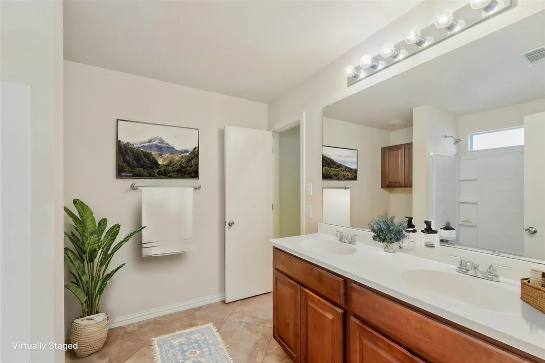Photo of 18412 Sunhaven CV