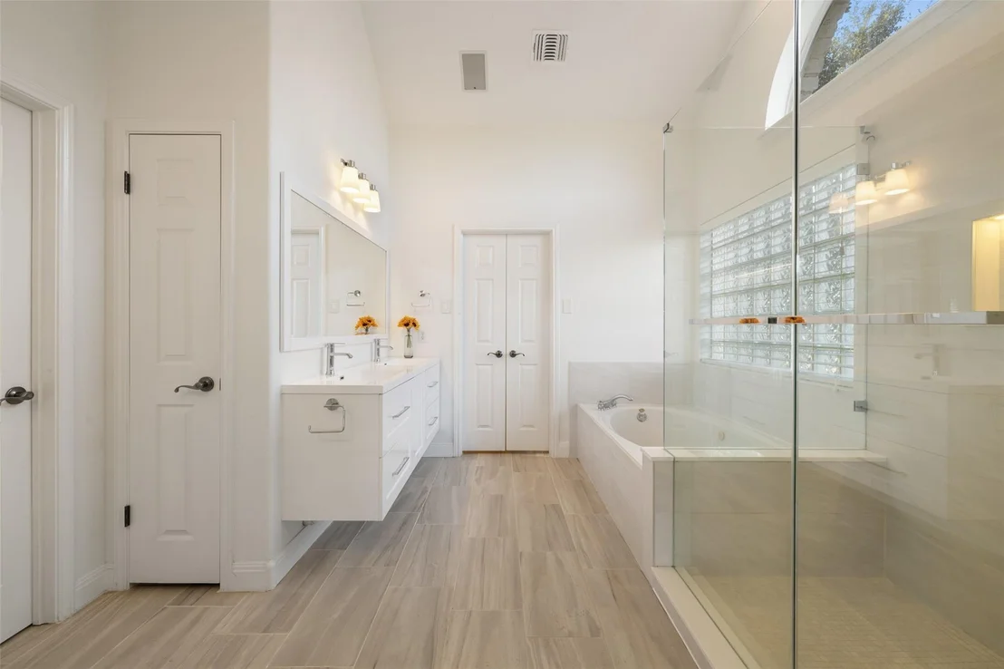 Photo of 3833 River Place BLVD