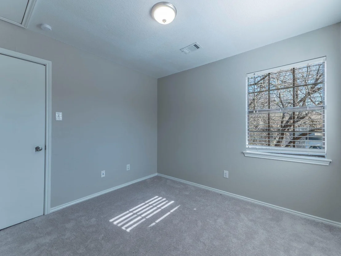 Photo of 1807 Parkwood DR
