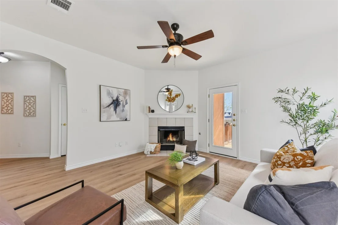 Photo of 812 Northcreek BLVD