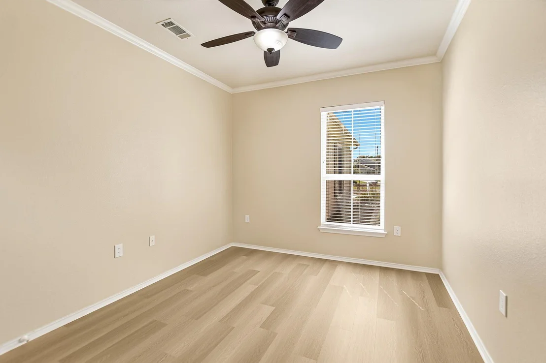 Photo of 215 Bonham LOOP