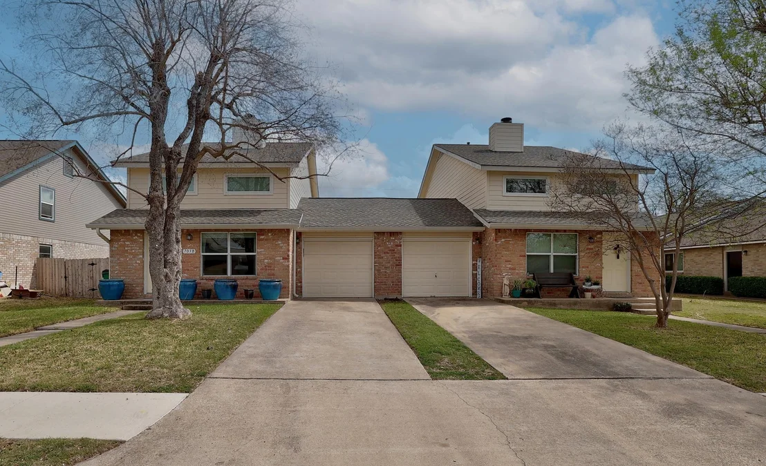 Photo of Unit AB at 703 Valley View DR