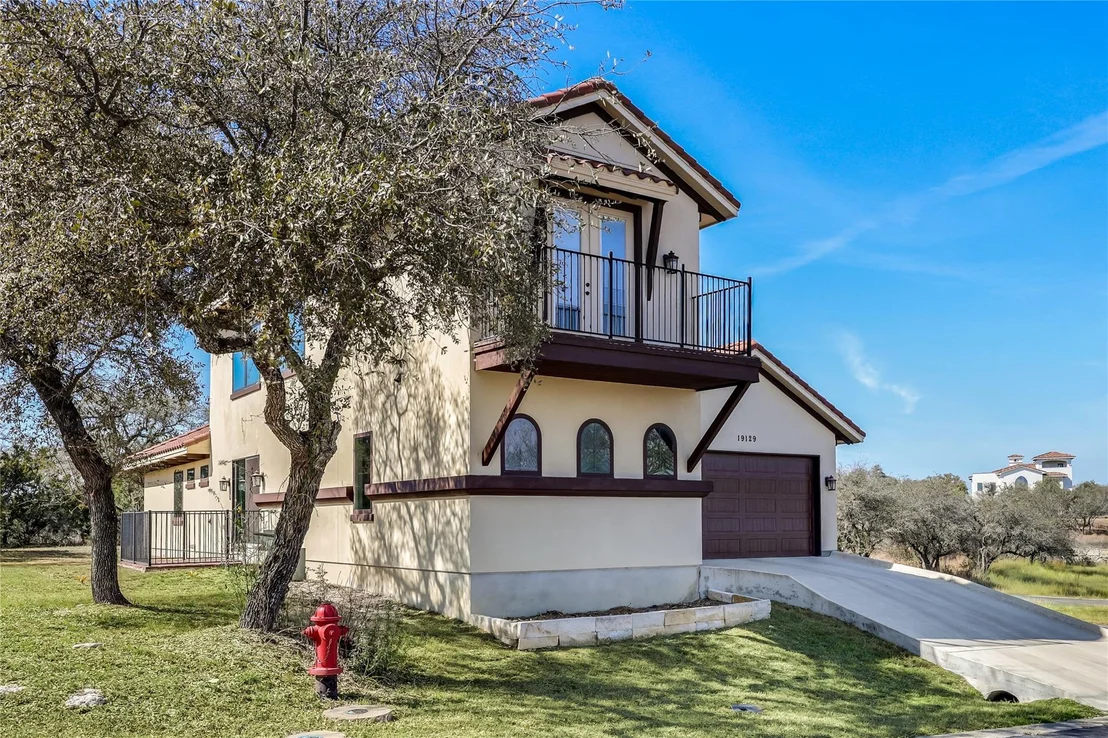 Photo of 19129 Camelot Woods CV