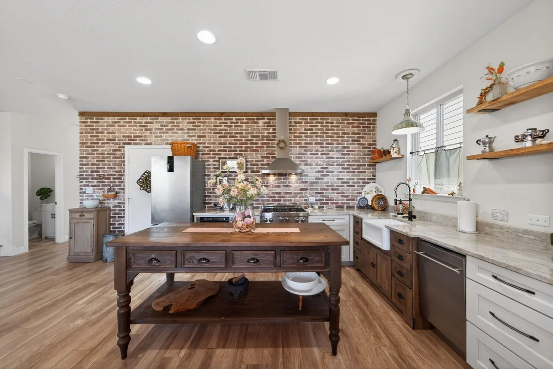 Photo of 613 Whitman Ave