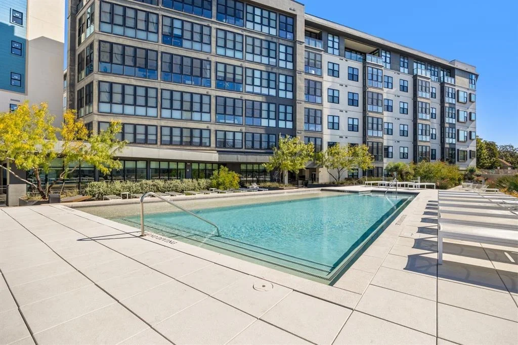 Photo of Unit 413 at 800 Embassy DR